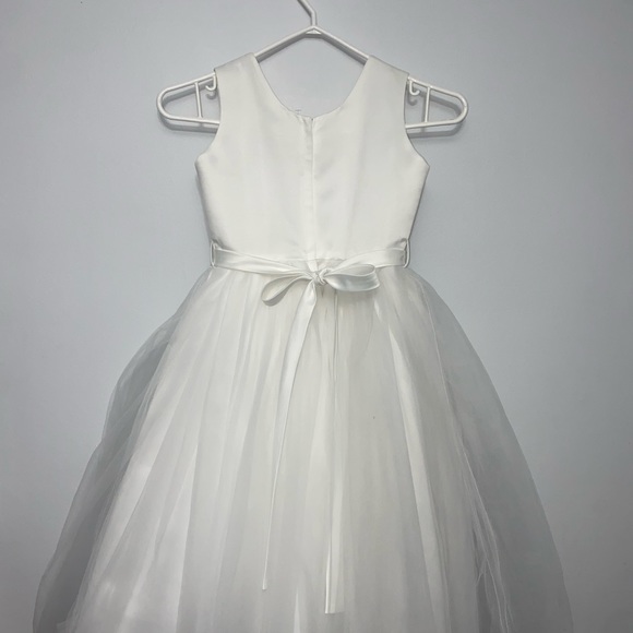 2 beautiful flower girl dresses - Picture 2 of 3